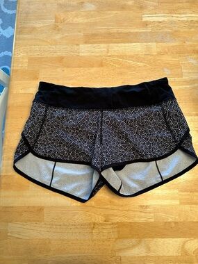 Lululemon shorts size 6
